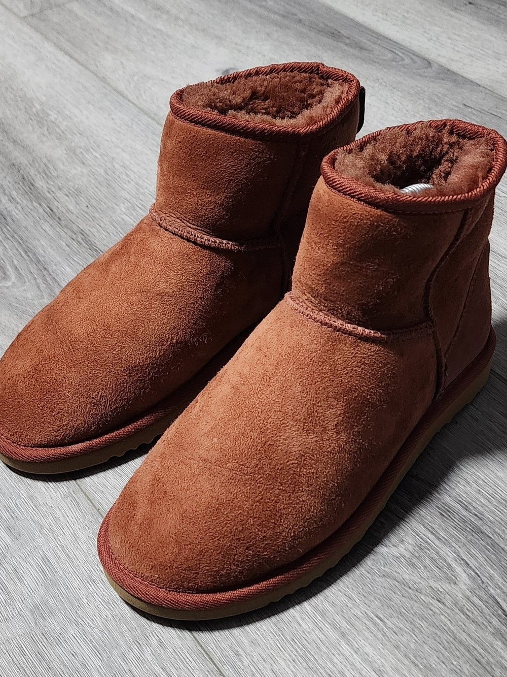 UGG Classic Mini II Chestnut Brown Suede Boots W/ Sheepskin Lining Womens Size 6